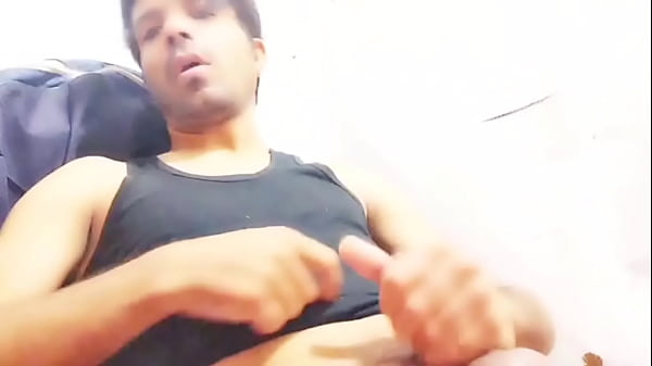 I’m gay majid playing with my fat dick